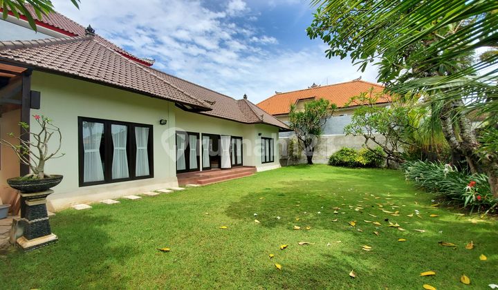 For Rent Minimalist House Fully Furnished with Spacious Garden in Pemogan | Prpd289