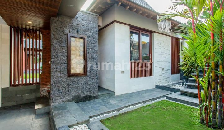 Semi Villa Exclusive House Ready to Occupy Renon Area - Prpd295
