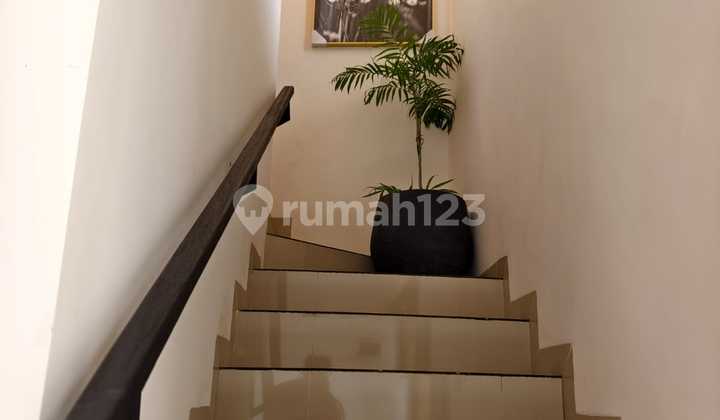 For Rent Modern Classic 2-Storey House in Taman Griya Jimbaran One Gate System Fully Furnished | Prpj179