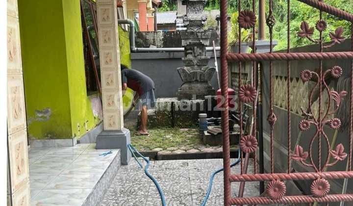 Comfortable 2-Story House in Taman Griya Jimbaran Housing Estate - Well-Organized Environment, Strategic Access Suitable for Family Living | Prpj210