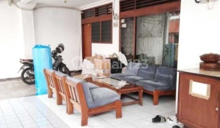 Old 220 m2 House Near MRT Suitable for Boarding in Panglima Polim Area, Kebayoran Baru, South Jakarta Old 220 m2 House Near MRT Suitable for Boarding in Panglima Polim Area, Kebayoran Baru, South Jakarta