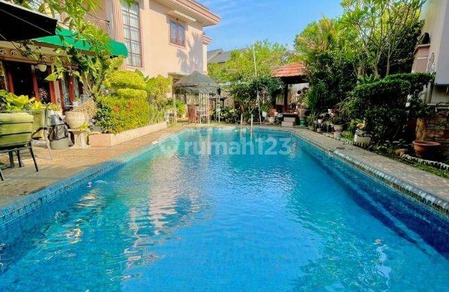 Dijual Bu Rumah Mewah Posisi Hook Semi Furnished Plus Kolam Renang Dalam Komplek Perumahan di Kawasan Lebak Bulus Jakarta Selatan 1