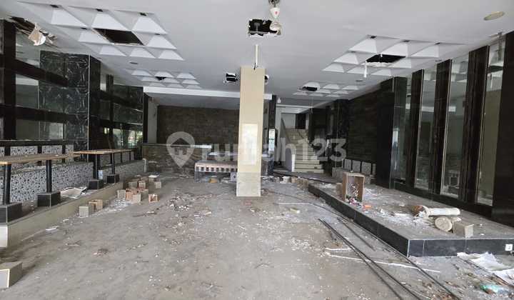 For Sale by Auction: 3-Storey Shop House in Kandangan, Surabaya 2