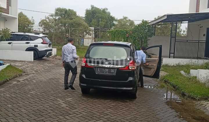 For Sale by Auction: 2-Storey House in Jade Hamlet Housing Complex, Menganti, Gresik 2