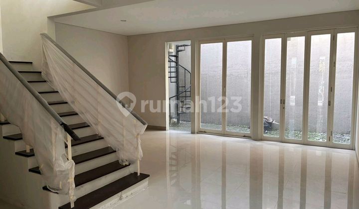 For Sale New 2-Story House in Greenlake Citraland Wiyung Surabaya 2