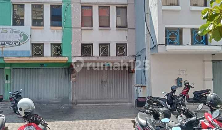 For Sale Via Auction, 3-Story Mangga Dua Shop House in Wonokromo, Surabaya 2
