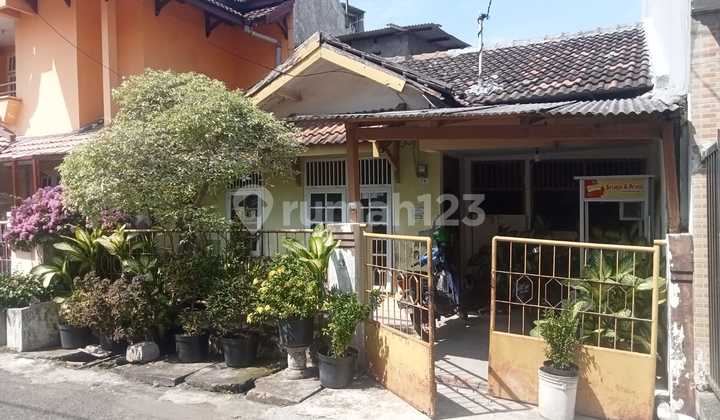 For Sale Via Auction 1.5-Storey House in Sukolilo, Surabaya