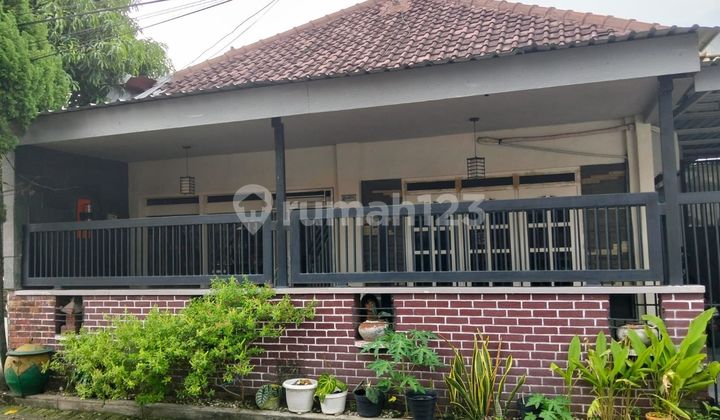 Dijual Rumah Bagus Bergaya Modern Siap Huni Putro Agung Surabaya