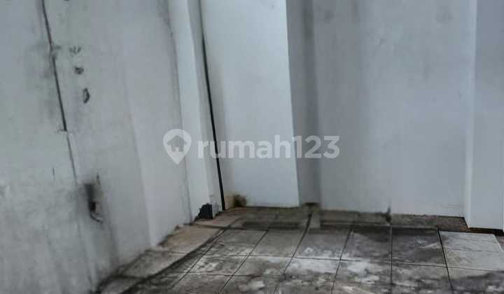 For Sale Shop House on Main Street in Jombang City Center 2