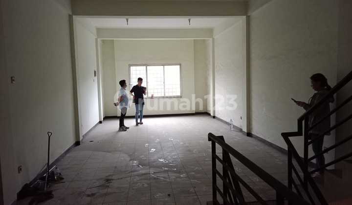 For Rent 3.5 Story Shop House Ready to Occupy Zero Jalan Raya Dupak Surabaya For Rent 3.5 Story Shop House Ready to Occupy Zero Jalan Raya Dupak Surabaya