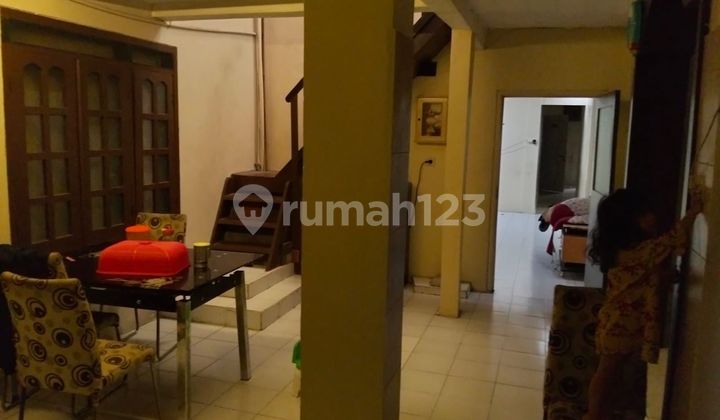 Dijual Rumah Bagus Bergaya Modern Siap Huni Putro Agung Surabaya 2