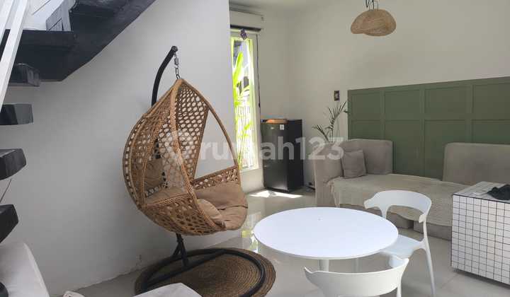 Rumah Cantik 2 Lantai Di Perumahan Taman Mumbul, Jimbaran -full Furnished, Siap Huni 