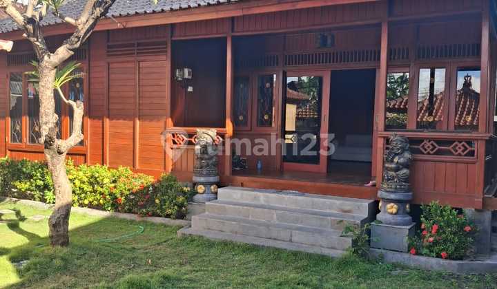 Rumah Kayu Semi Villa Yang Teduh Dan Strategis – Jl. Tukad Batanghari, Renon