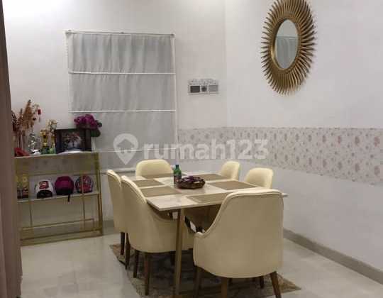 Dijual Cepat! Rumah Semi Villa 2 Lantai Di Mumbul, Dekat Tol & Fully Furnished  2