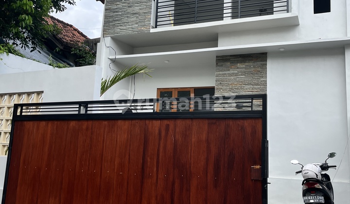 Turun Harga Rumah Baru Modern 2 Lantai - 3 Kamar , Strategis Dekat Living World Denpasar Turun Harga Rumah Baru Modern 2 Lantai - 3 Kamar , Strategis Dekat Living World Denpasar