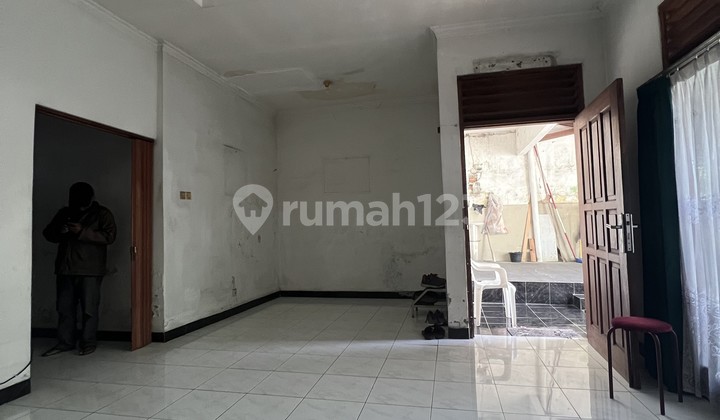 Old Building House in East Cemput 2