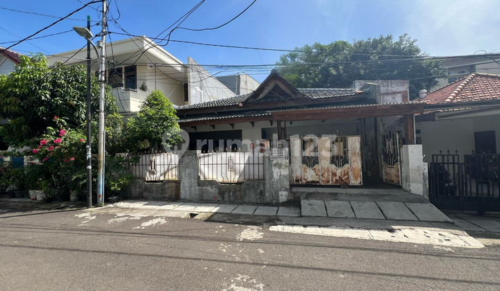 Old Building House in East Cemput Old Building House in East Cemput