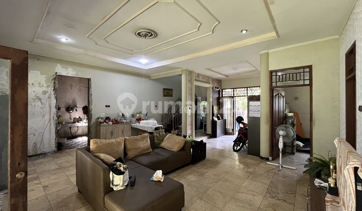 2-story house on Jalan Kesehatan, Bintaro Sector, South Jakarta 2