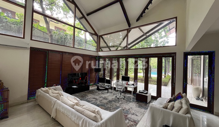 Rumah 2 lantai di Kemang. Rumah 2 lantai di Kemang.