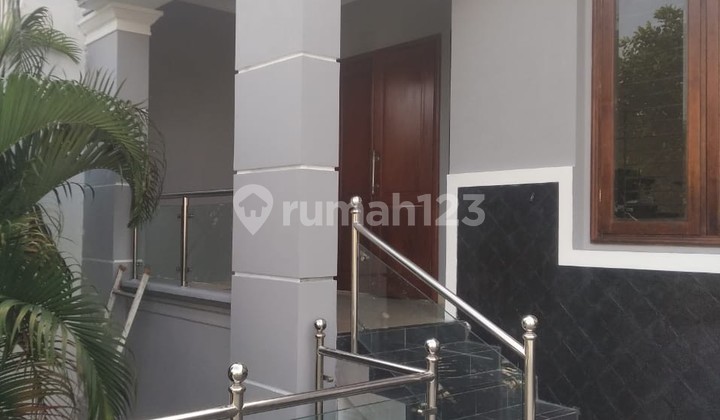 Rumah 2 Lantai di Cempaka Putih Tengah Rumah 2 Lantai di Cempaka Putih Tengah