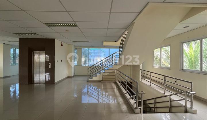 Stand Alone 6.5 Story Building in Cikini