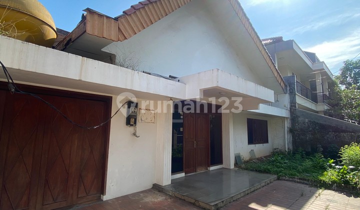 Rumah 1,5 lantai, di Kebayoran Baru, Jakarta Selatan