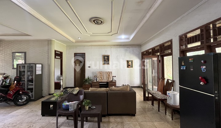 Rumah 2 lantai di Jalan Kesehatan Bintaro Sektor, Jakarta Selatan Rumah 2 lantai di Jalan Kesehatan Bintaro Sektor, Jakarta Selatan