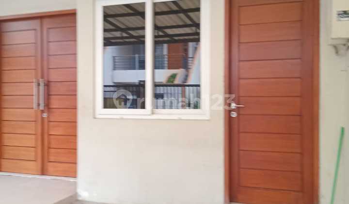 Rumah 2 Lantai di Pondok Indah