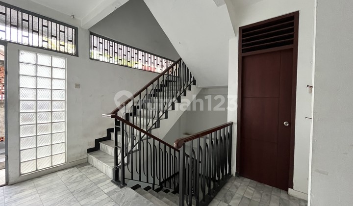 Ruko 3 Lantai di Cisanggiri, Kebayoran Baru