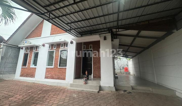 Modern Style House with 3 Bedrooms 2 Bathrooms, Land Area 210, in Taman Griya Jimbaran Area