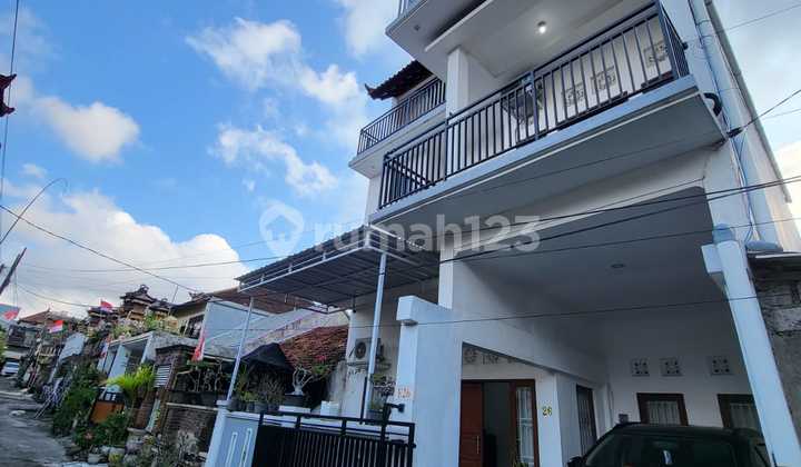 Dijual Atau Di Sewakan Rumah Modern Semi Furnish 3 Lantai Di Taman Griya Jimbaran 2