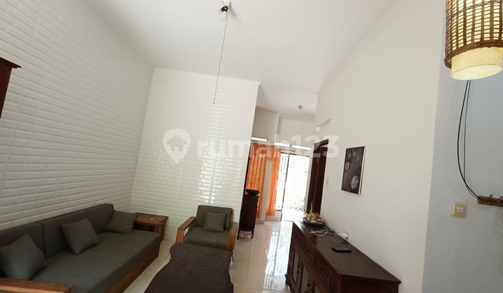 Traditional Minimalist House with Garden and Fully Furnished Yard in Kutuh