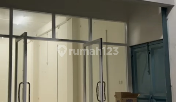 Shop House Strategic Location Suitable for Restaurant Business 2