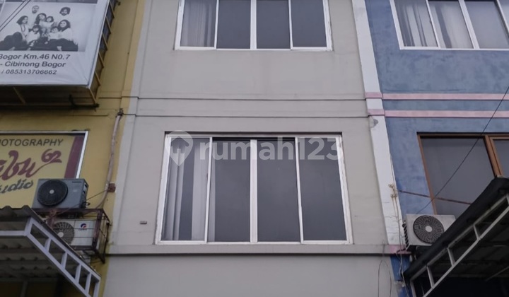 Single Shop House Located on the Strategic Main Road Jl Raya Bogor Single Shop House Located on the Strategic Main Road Jl Raya Bogor