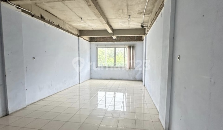 Single Shop House Located on the Strategic Main Road Jl Raya Bogor 2