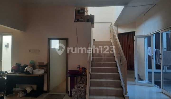 For Sale by Auction House in Margorejo with Freehold Title 2