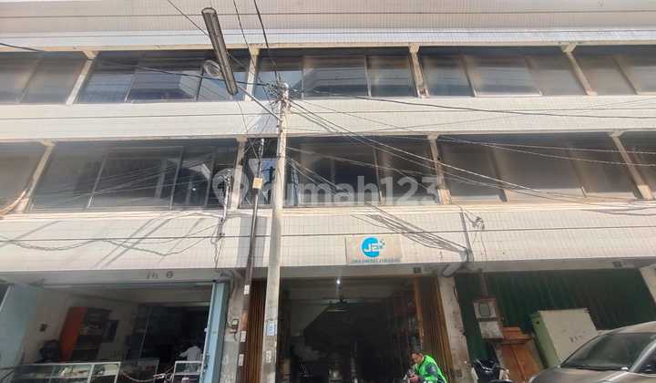 Dijual Cepat! Ruko Lelang Harga Di Bawah Pasaran – 3 Lantai, Lokasi Emas! Dijual Cepat! Ruko Lelang Harga Di Bawah Pasaran – 3 Lantai, Lokasi Emas!