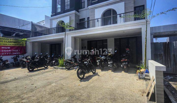 Rumah 3 Lantai De Villa Majapahit Boulevard Palebon Raya Pedurungan
