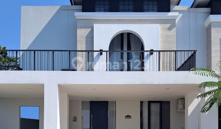 Two-Story Luxury House Kinijaya Kedungmundu Tembalang Semarang 1