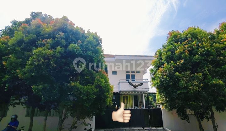 Rumah Hoek Asri SHM 2 Lt Lokasi Strategis di Komplek Taman Ratu, Jakarta Barat 2