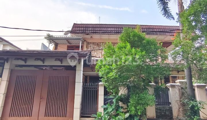 Harga Banting Jauh dibawah Harga Pasar Rumah Hoek Luas 2 Lt Di Kawasan Elit Di Pondok Pinang, Jakarta Selatan