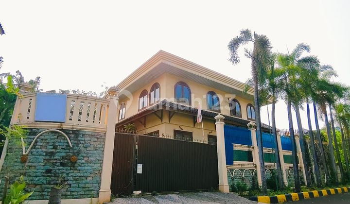 Rumah Luas 2 Lt di Kawasan Elite dan nyaman di Taman Kebon Jeruk, Jakarta Barat