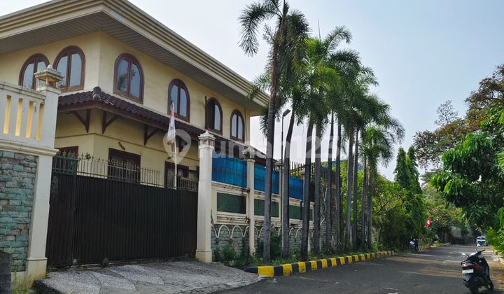 Rumah Luas 2 Lt di Kawasan Elite dan nyaman di Taman Kebon Jeruk, Jakarta Barat 2