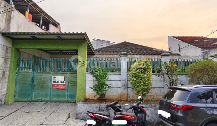 Price Slash for Nice and Spacious House in a Very Strategic Location in Kebon Jeruk, West Jakarta