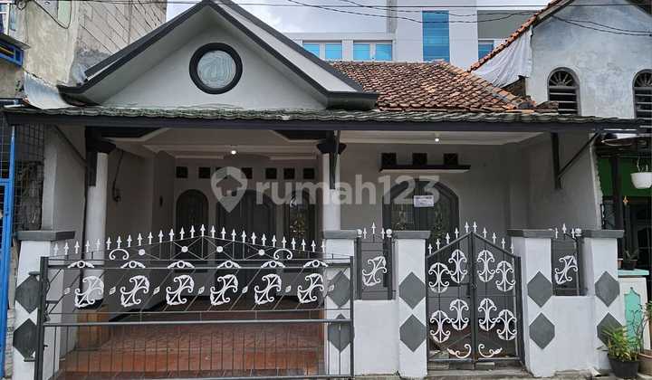 For Quick Sale: House Next to EMC Hospital on Jln Kh Hasyim Ashari. For Quick Sale: House Next to EMC Hospital on Jln Kh Hasyim Ashari.