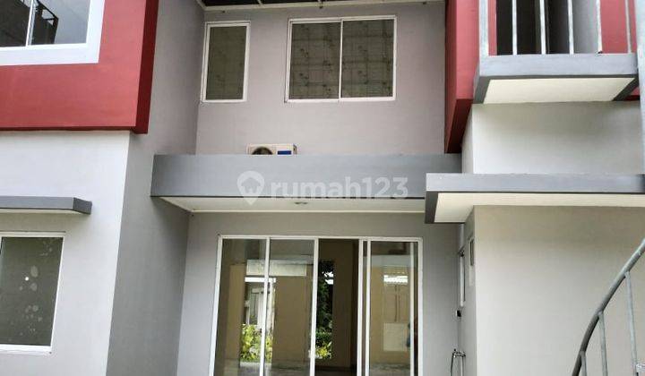 Rumah Besar 10x25 Greenlake City Cluster West Eropa  1