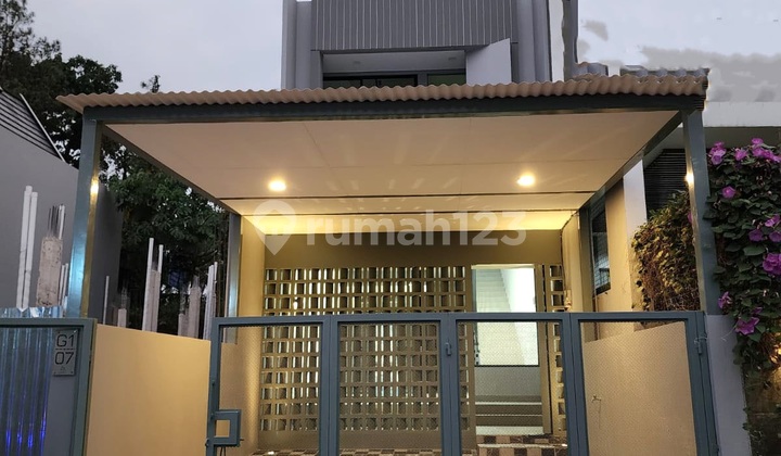 Rumah Cantik 2 lantai Desain Modern Griya Loka BSD 1