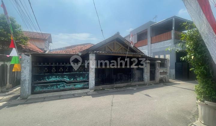 Beli Tanah Bonus Rumah, Dekat Tiptop Ciputat Pinggir Jalan Dekat Kemana Mana. Sertifikat SHM