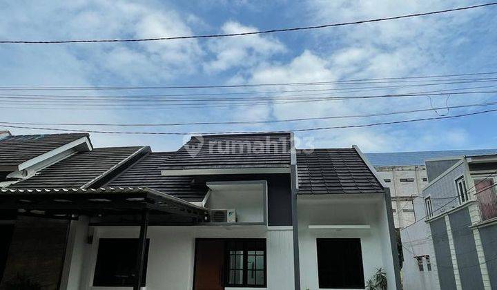 Rumah Cantik ini Posisinya Hoek Green One Residence Depok Shm 1