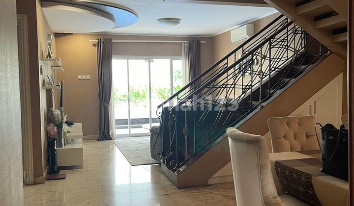 Rumah Cantik Giriloka Full Furnish, Private Pool Backyard Luas Sekali, Sertifikat SHM 2